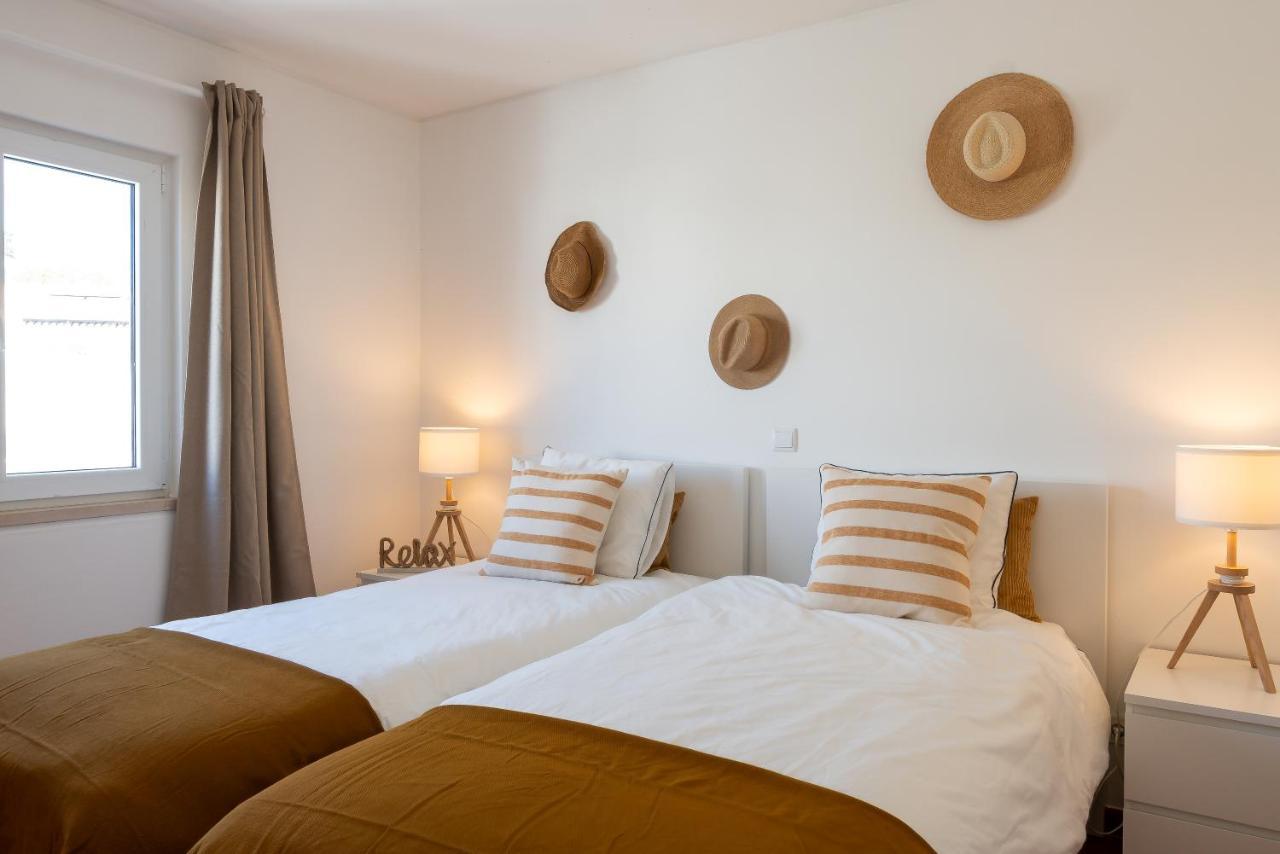 Beach Villa With Ocean View And Rooftop Cinema Гия Екстериор снимка