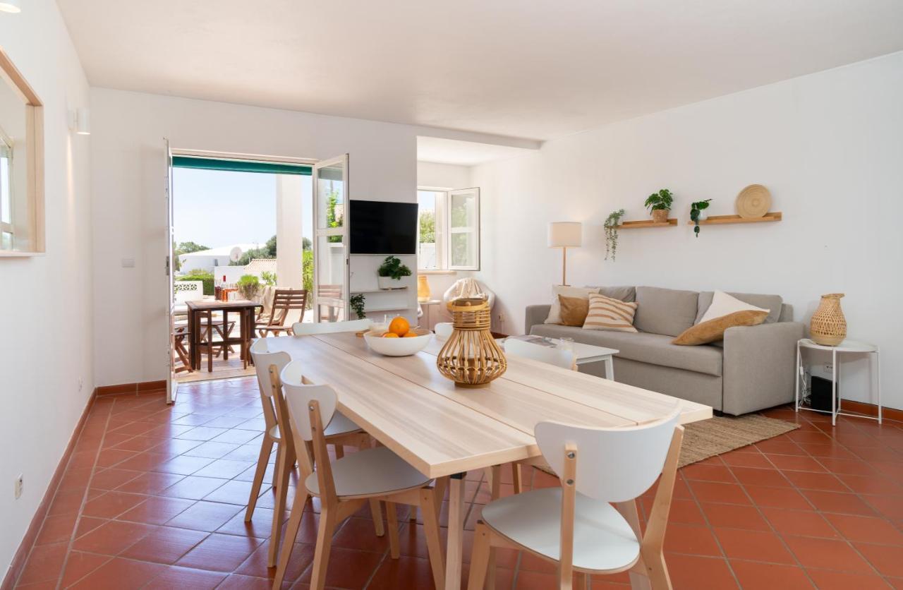 Beach Villa With Ocean View And Rooftop Cinema Гия Екстериор снимка