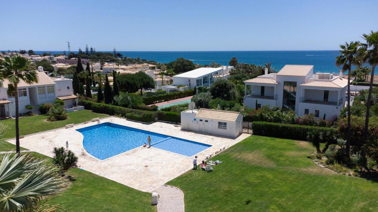 Beach Villa With Ocean View And Rooftop Cinema Гия Екстериор снимка