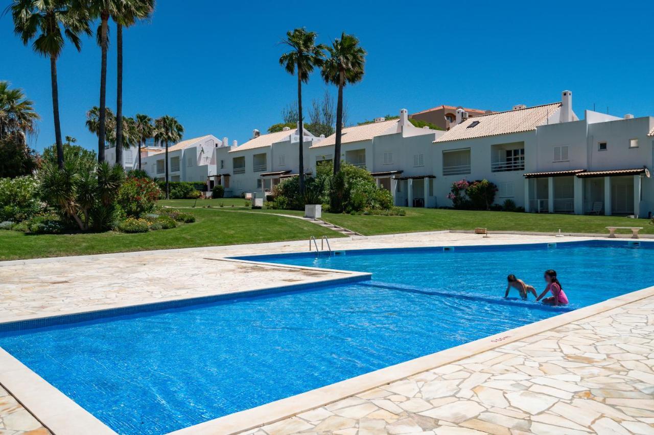 Beach Villa With Ocean View And Rooftop Cinema Гия Екстериор снимка