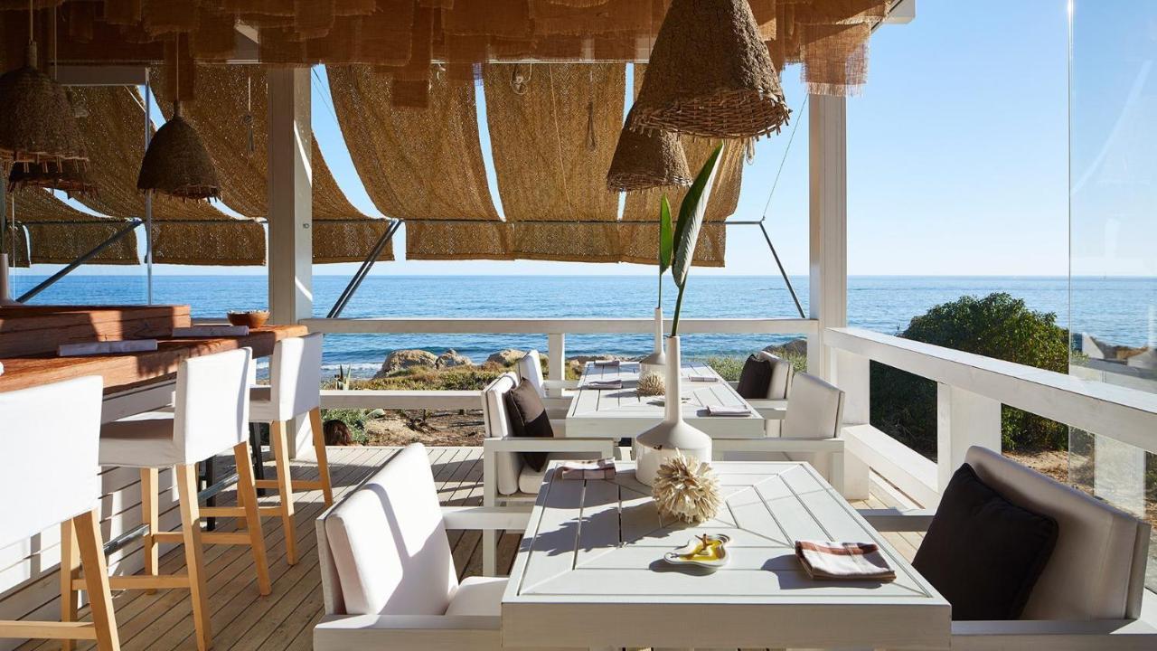 Beach Villa With Ocean View And Rooftop Cinema Гия Екстериор снимка