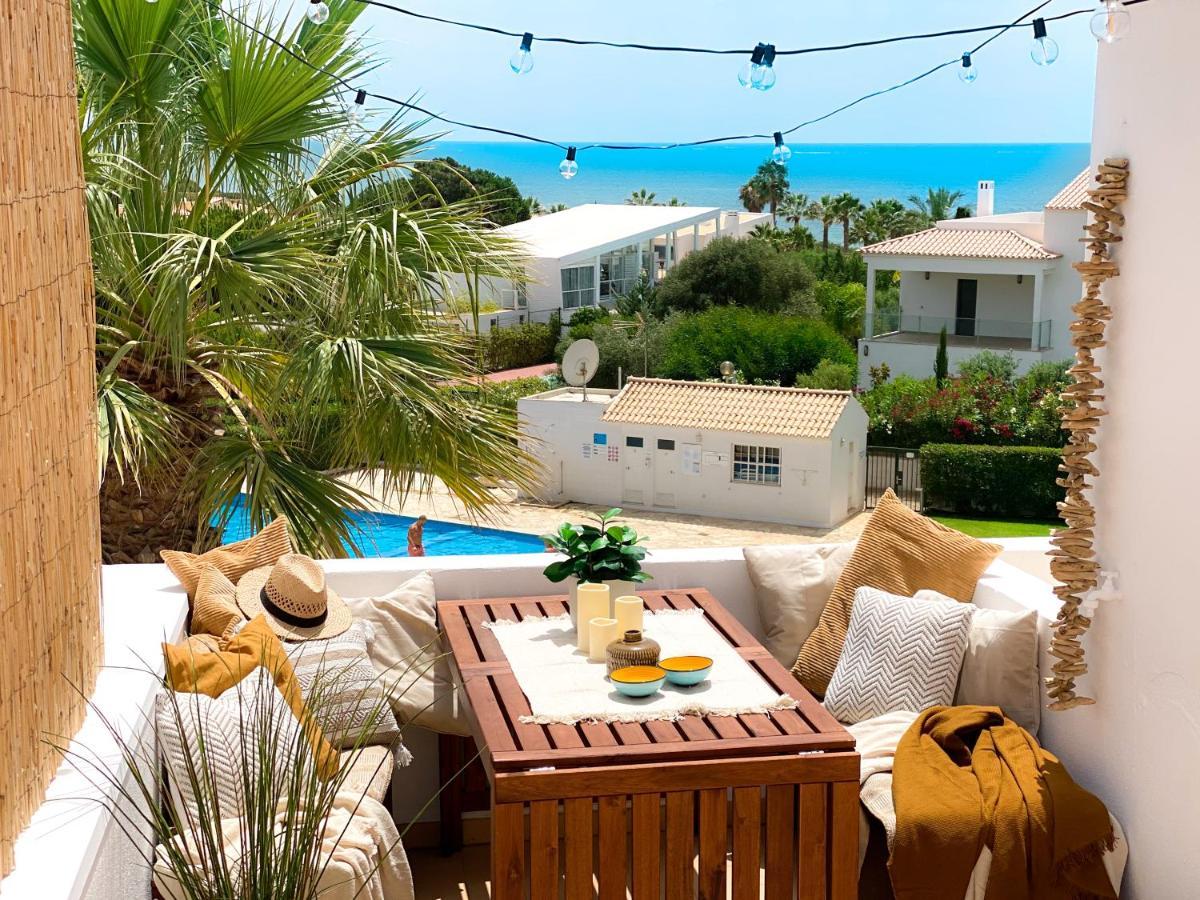 Beach Villa With Ocean View And Rooftop Cinema Гия Екстериор снимка