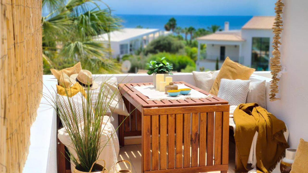 Beach Villa With Ocean View And Rooftop Cinema Гия Екстериор снимка