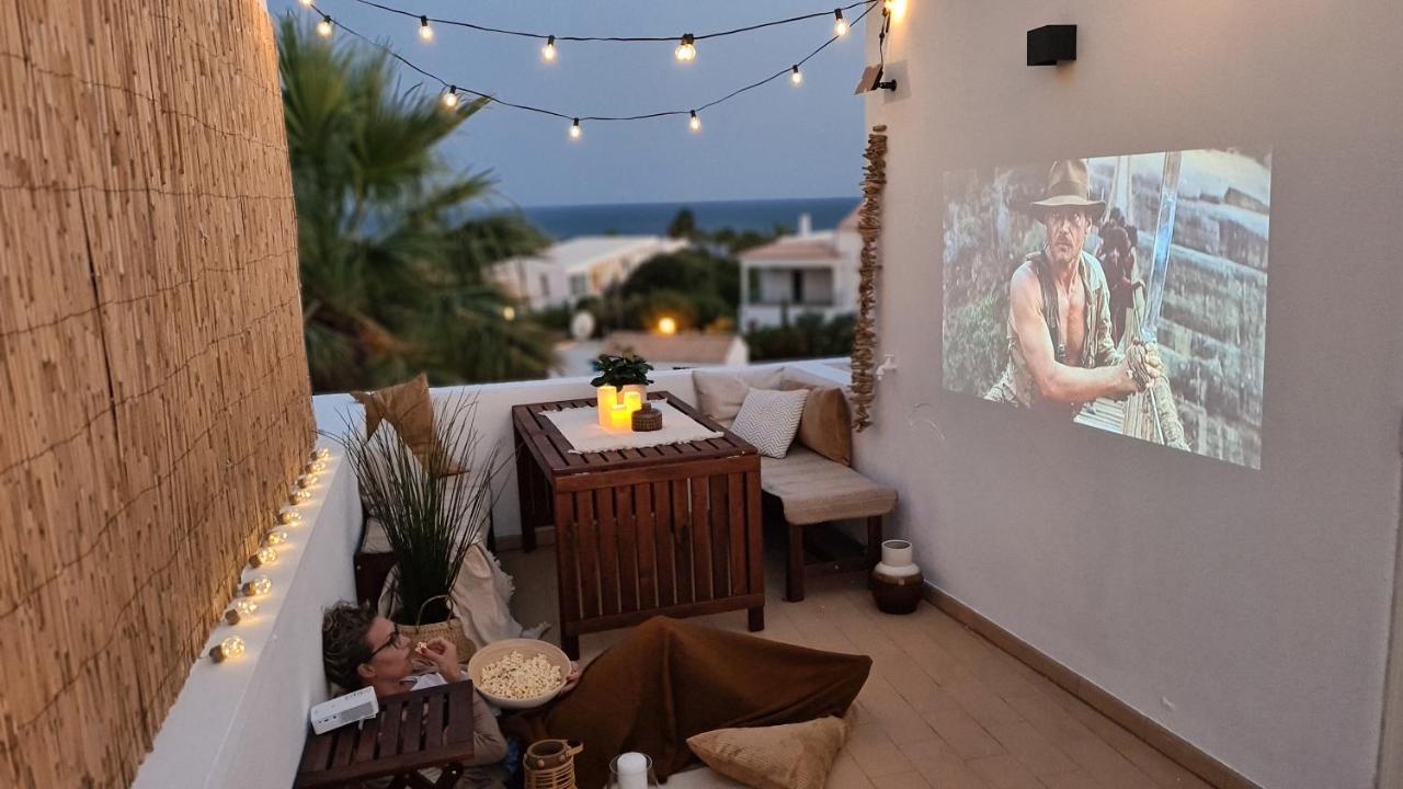 Beach Villa With Ocean View And Rooftop Cinema Гия Екстериор снимка